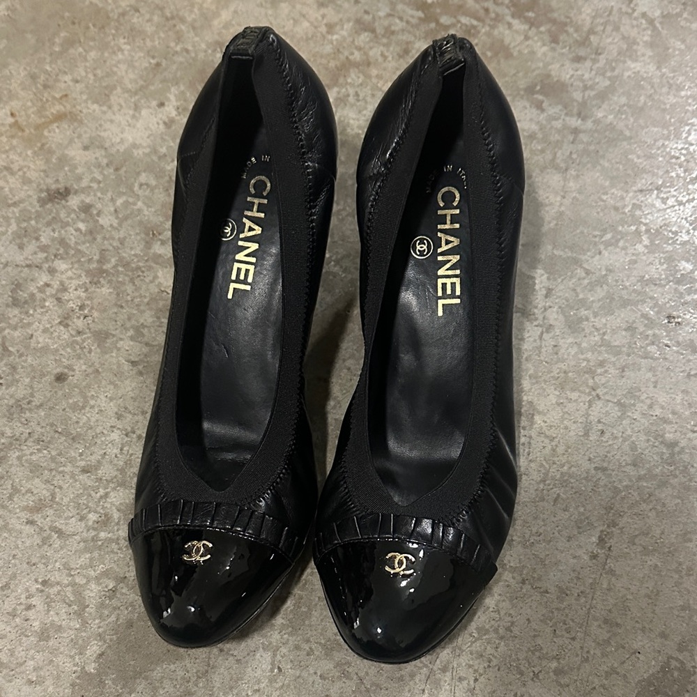 Chanel Black Pumps